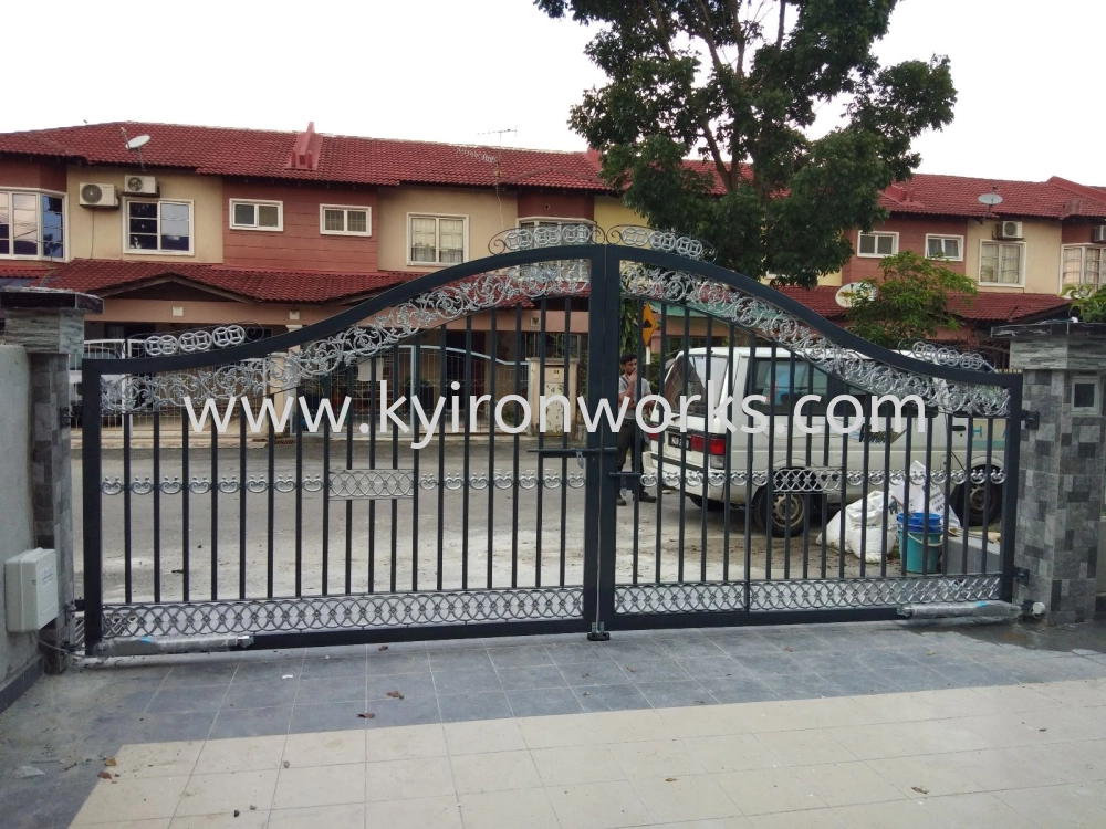 Mild Steel Main Gate with Wrought iron Flower (Swing/Folding)
